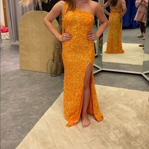 prom/pageant gown never worn